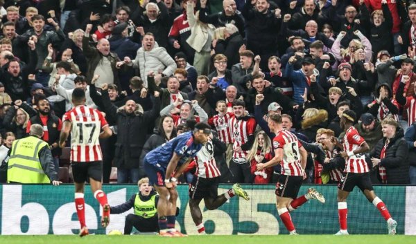 配资公司100强 英超大黑马！厮杀榜首队抢分，力压卫冕冠军+杀进英超前4